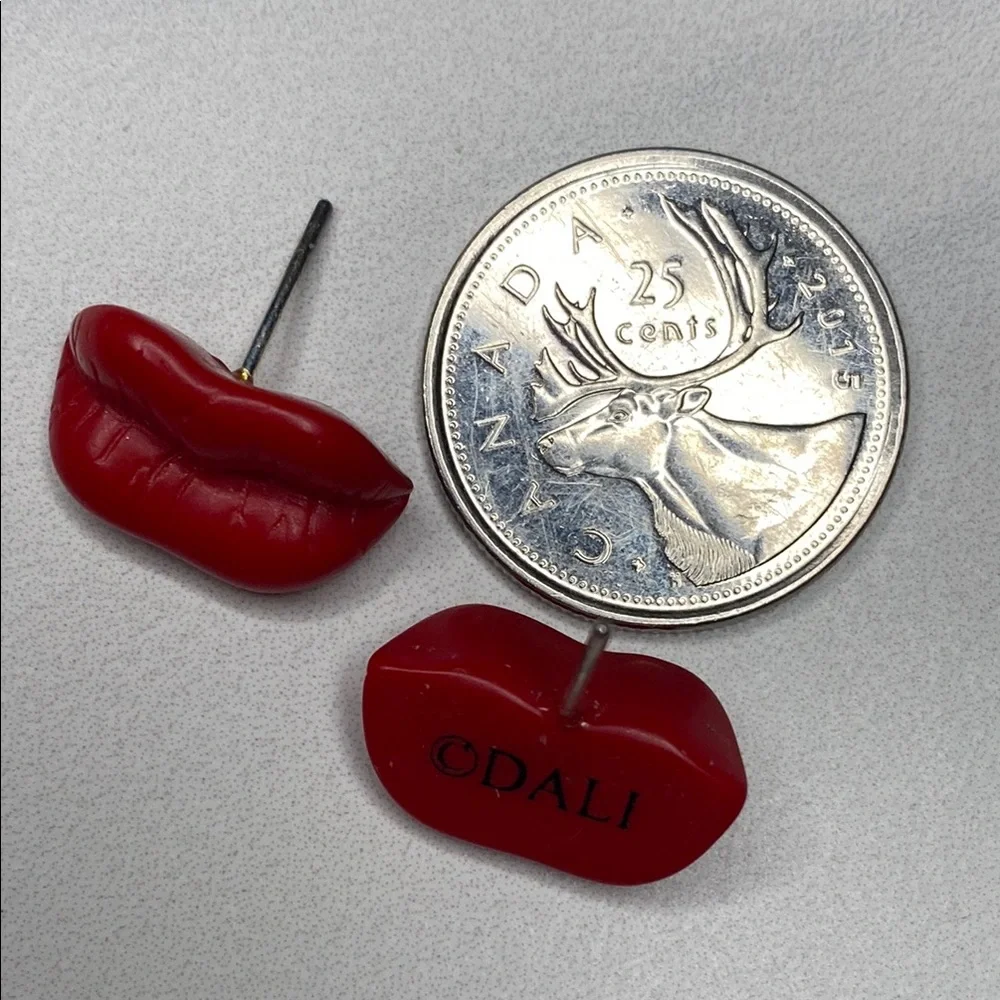 Salvador Dali‎ Red Lip Shaped Earrings - Picture 3 of 3